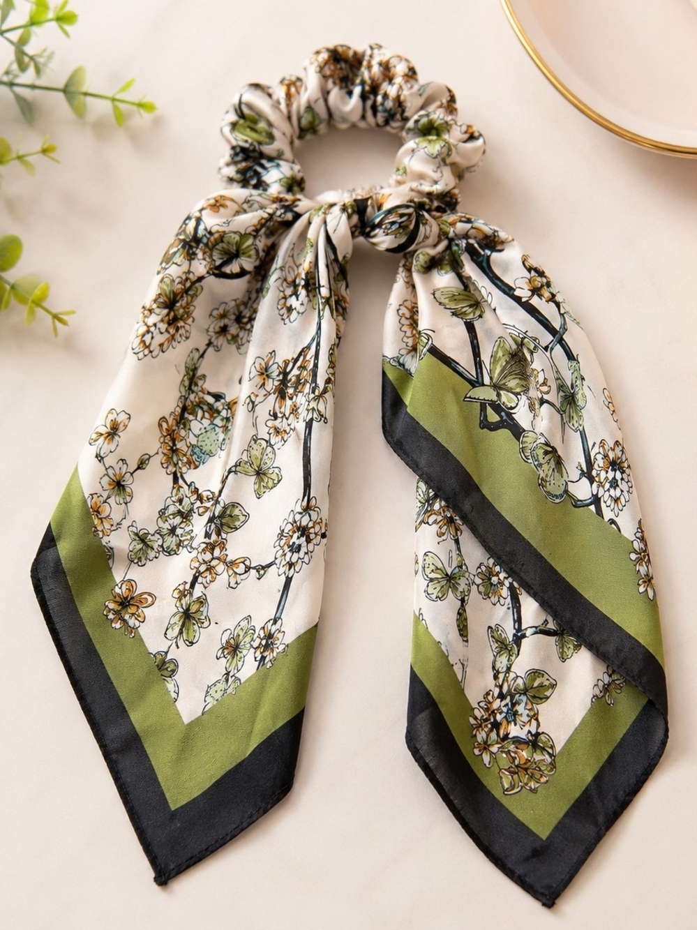Francescas Floral Bow Scrunchie Hair Tie in Green & White Nwt